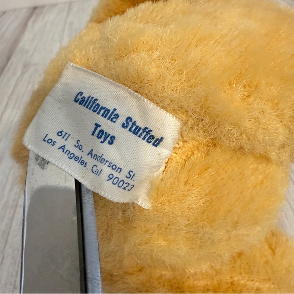 Vtg Winnie the Pooh Bear Plush Red Baby Bib Disneyland California Stuffed Toys - Picture 6 of 11